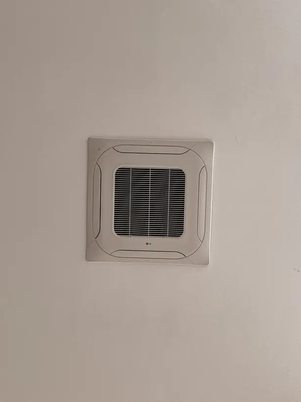 Ar-condicionado cassete no teto